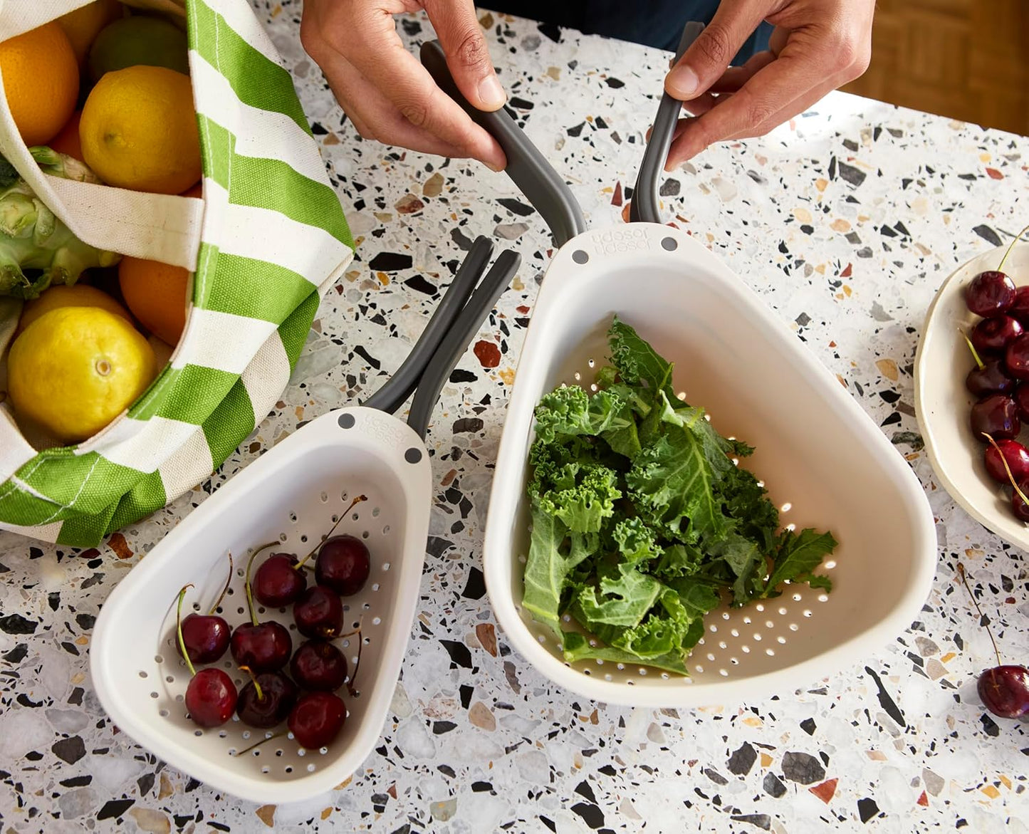 Collapsible Long Handle Colander ā 8.5 Inch Small Foldable Kitchen Strainer for Fruits, Vegetables, Pasta & Grains